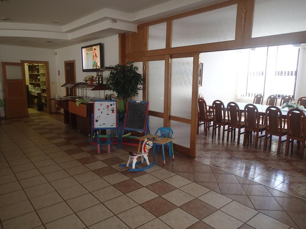 Penzion A Restauracia U Jelena Stara Lubovna Ngoại thất bức ảnh