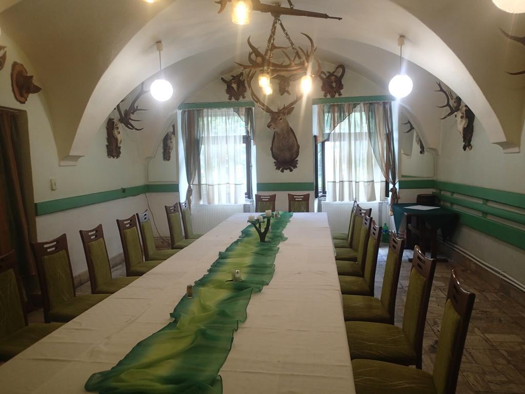 Penzion A Restauracia U Jelena Stara Lubovna Ngoại thất bức ảnh